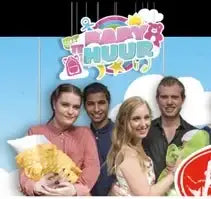 Babyblau knuffelbeestje met gele accenten en een wit gezichtje, waarschijnlijk gemaakt van zachte stof.