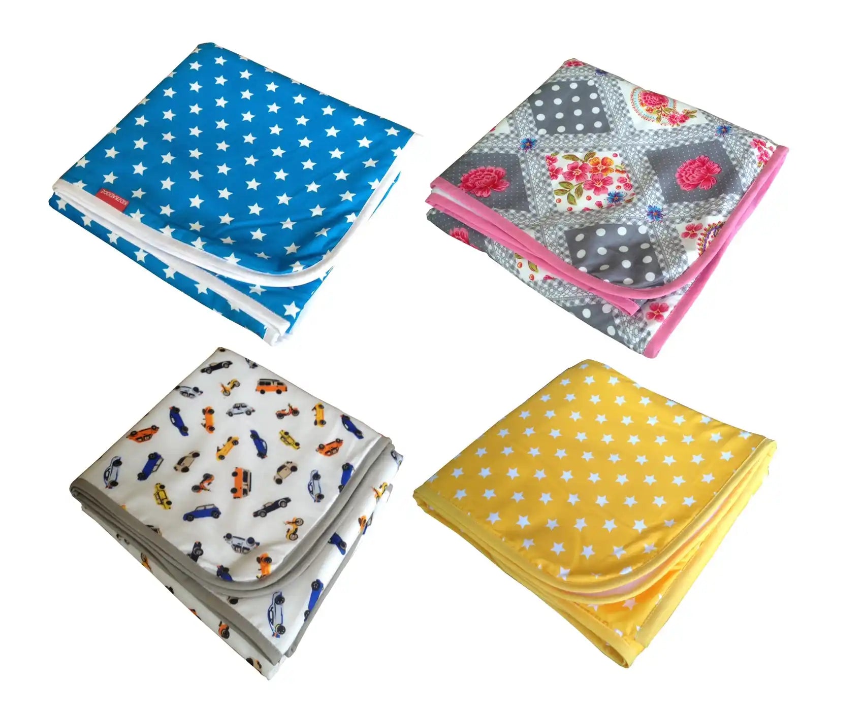 Vier gevouwen babydekens met verschillende patronen.