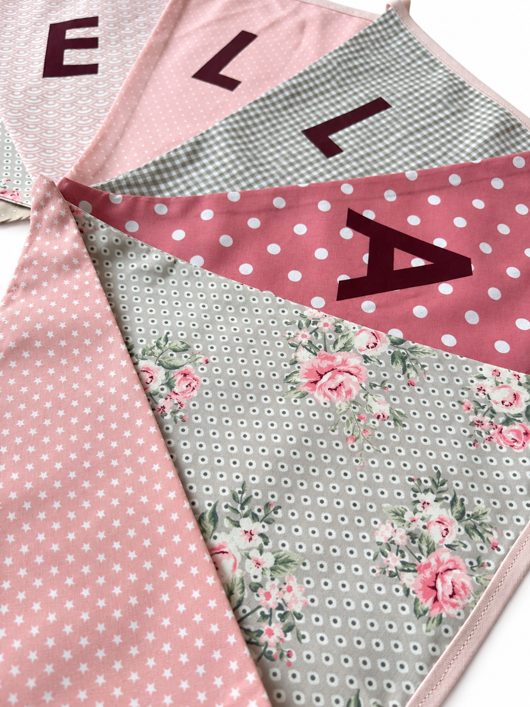 Vlaggetjes met naam: ontwerp Ella beige bloemetjes