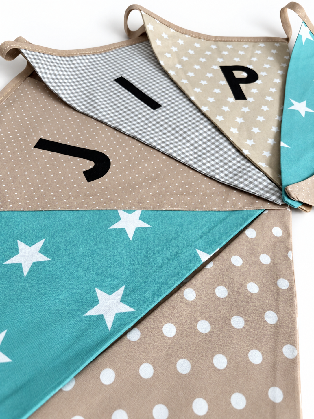 Vlaggetjes met naam: ontwerp Jip Beige